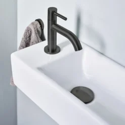 Luca Varess Cubic fontein set